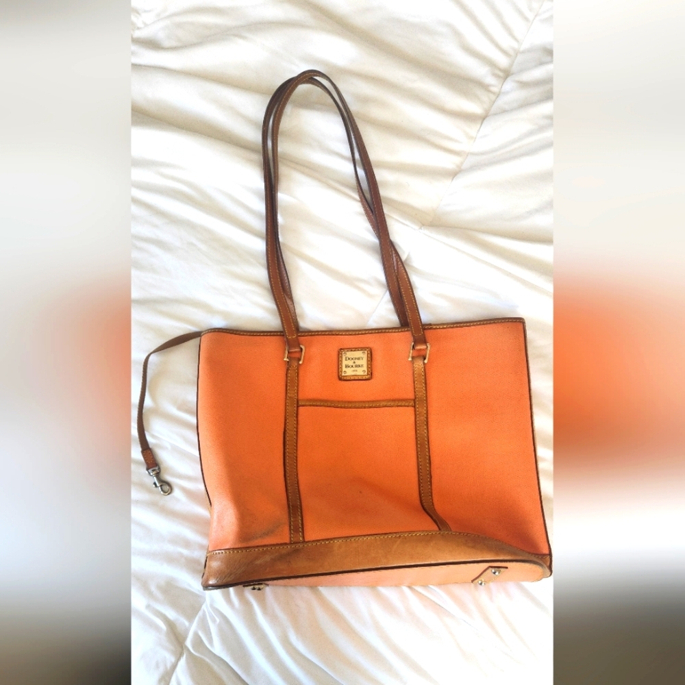 Dooney & Bourke large purse